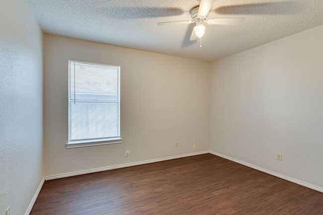 Building Photo - Updated 2022