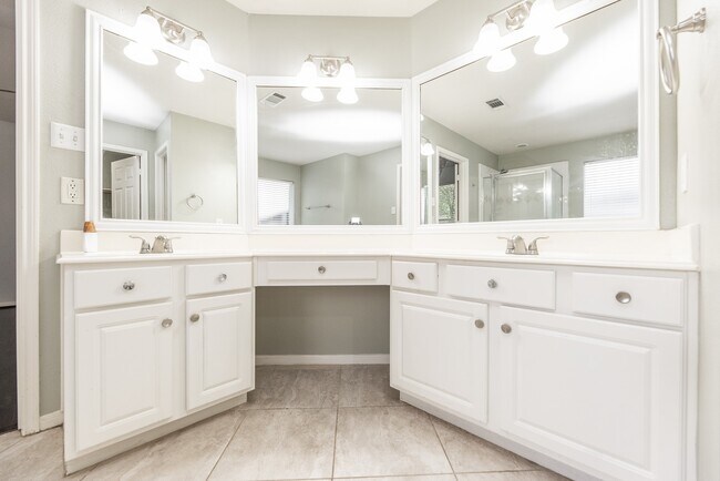 Building Photo - 21403 Hadrian Dr