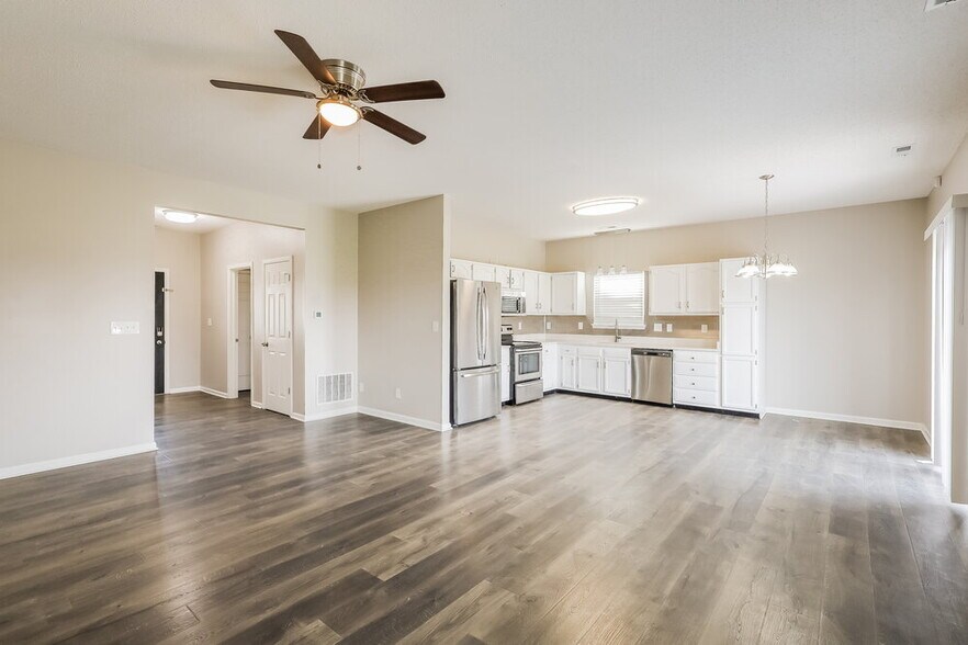 Building Photo - 3550 Limelight Ln