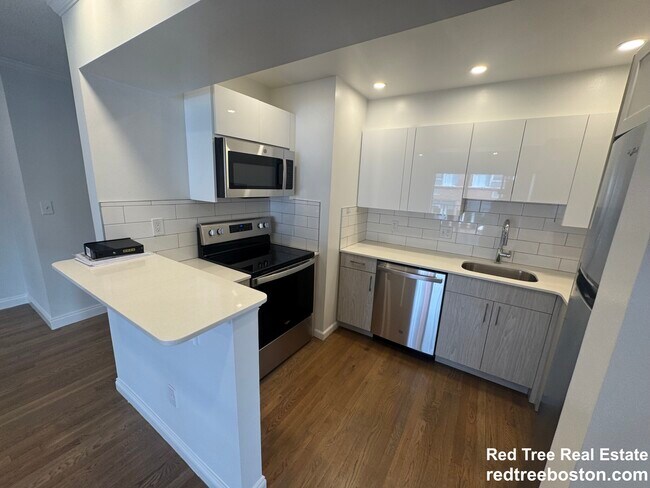 Building Photo - 320 Hammond Pond Pkwy