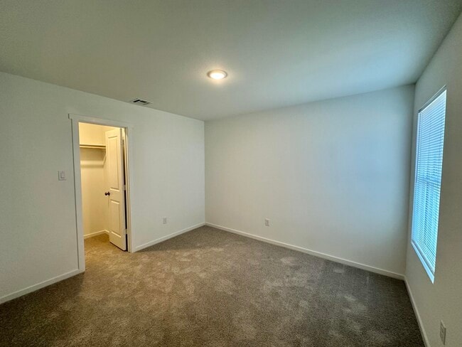 Building Photo - 1513 Good Pr Ave