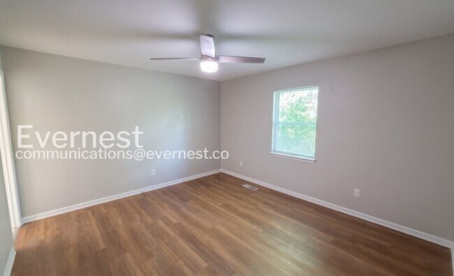 Building Photo - 3 Bed/2 Bath Home with Fenced Yard / Available Now!