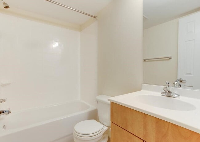 sparkling bathrooms - 1101 Primrose Ct