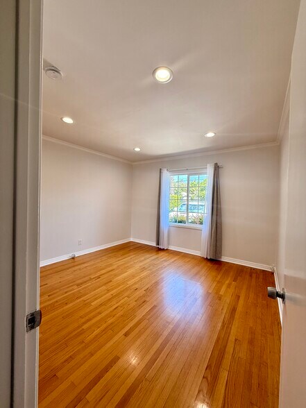 Bedroom - 13628 Addison St