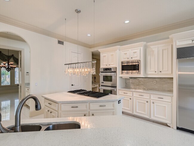 Building Photo - 19027 Crescent Bay Dr