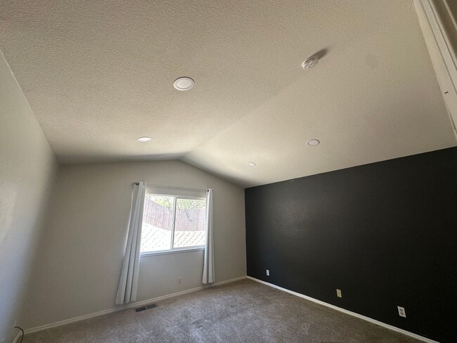 Building Photo - 3 bedroom, 2 bath home in Sparks! Must see!!!