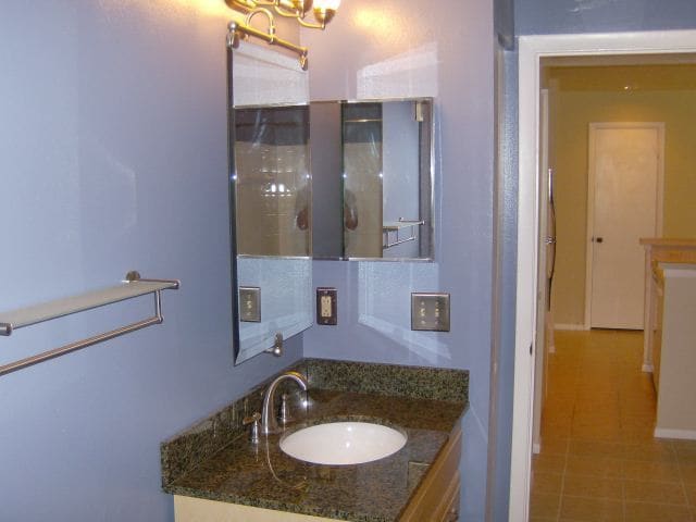 Building Photo - PALM LAKE VILLAS