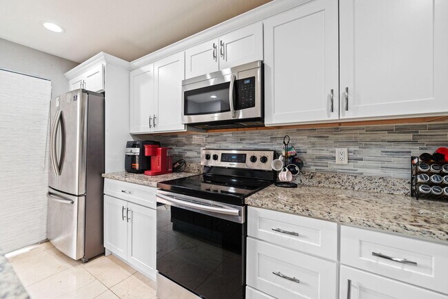 Building Photo - 6187 Laurel Ln