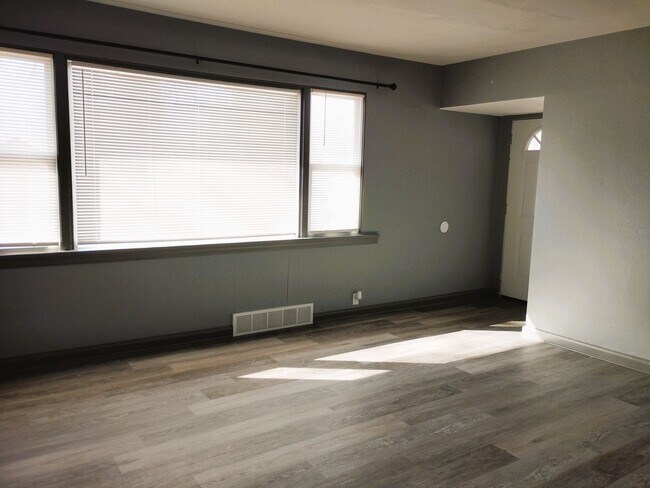 Building Photo - 1709 Jay Ave