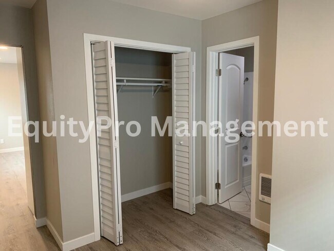 Building Photo - 7043 Pickering Ave