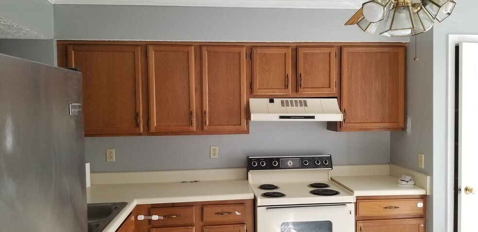 Building Photo - 472 Claircrest Dr