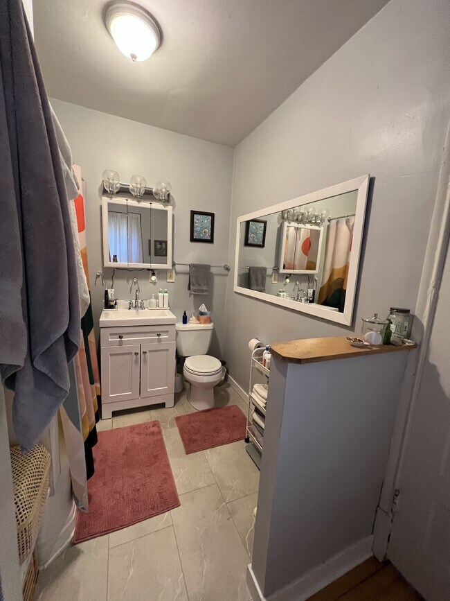 Bathroom - 1534 Jefferson St NE