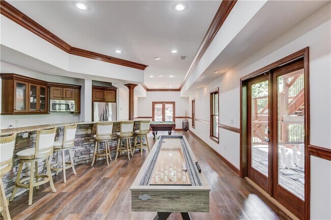 Building Photo - 2870 Roanoke Rd