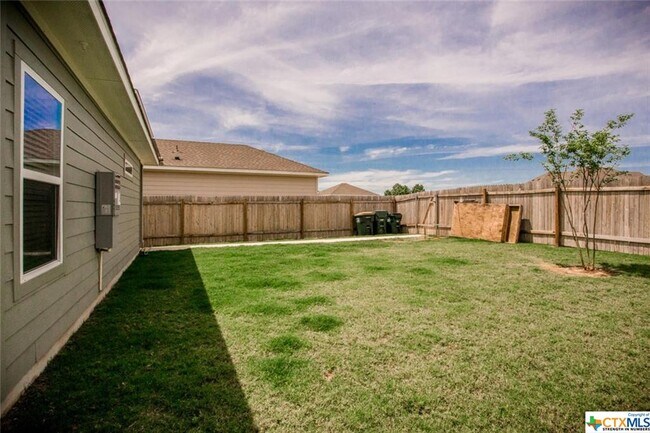 Building Photo - 242 Mossycup Dr