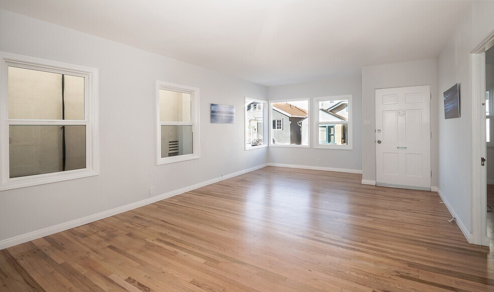 Building Photo - 138 35th St