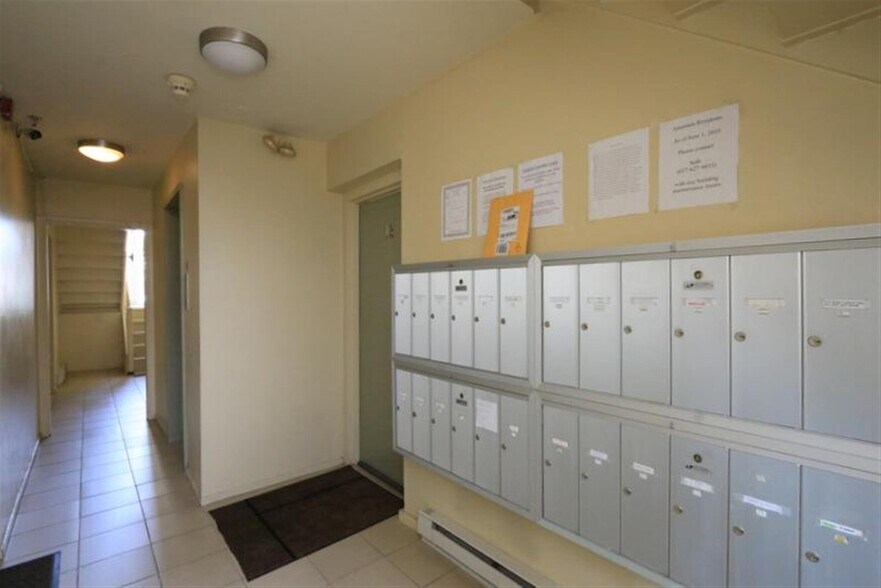 Building Photo - 72 Park St