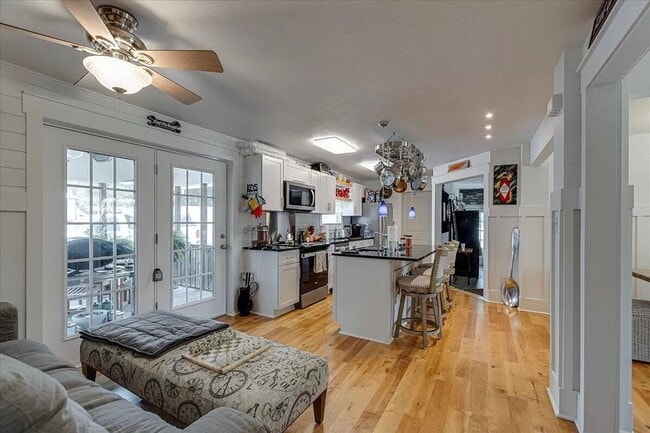 Building Photo - COMPLETELY FURNISHED EXECUTIVE RENTAL- SHOWINGS BY APPOINTMENT ONLY