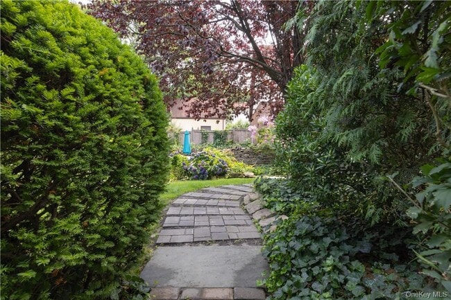 Building Photo - 55 W Devonia Ave