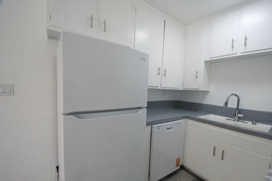 Building Photo - 10847 Kling St