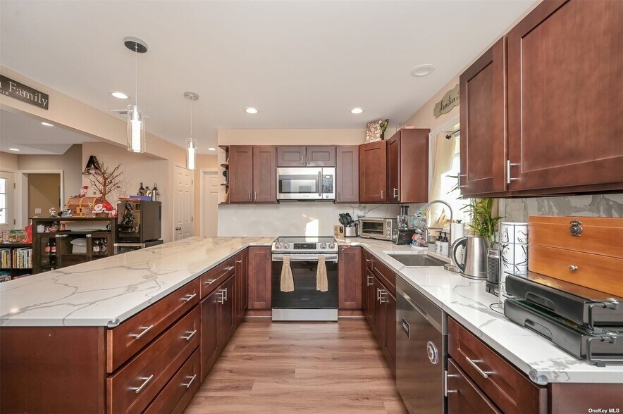 Building Photo - 11 Skylark Ln