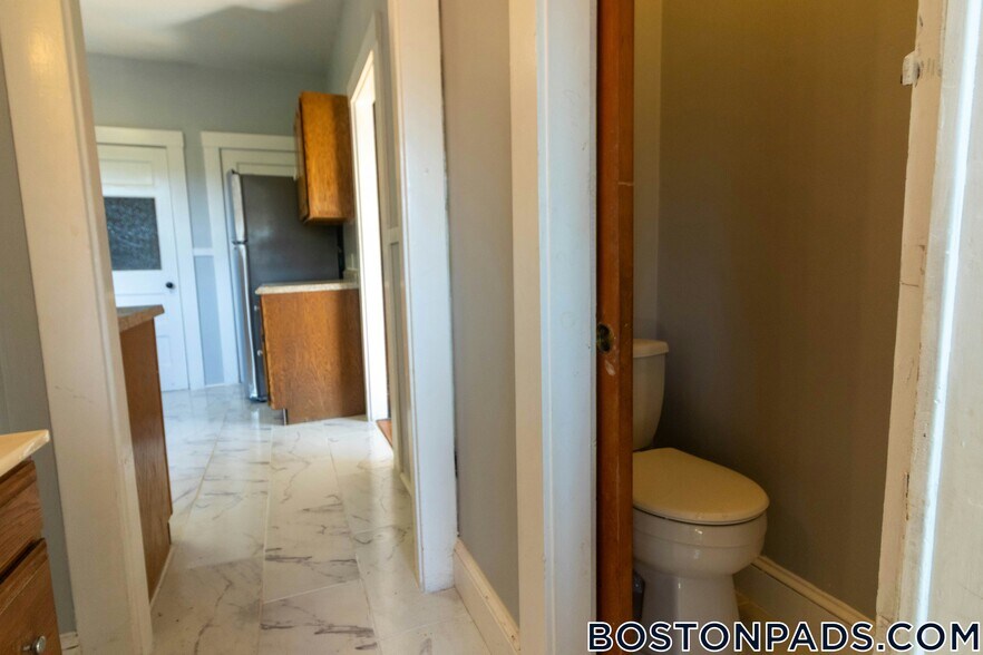 Building Photo - 24 Leamington Rd