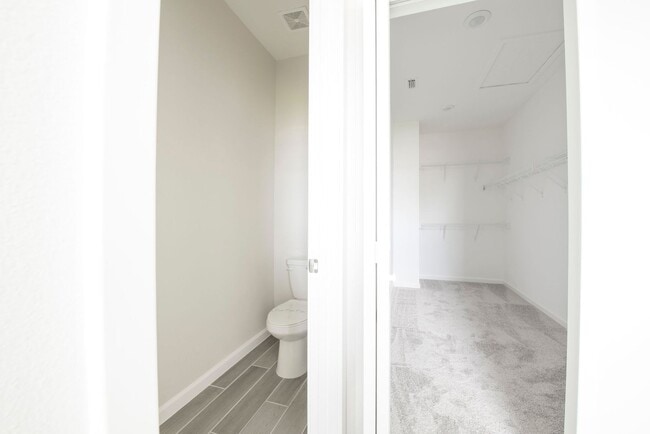 Building Photo - TOWNHOUSE 3 Bedrooms 2.5 Baths