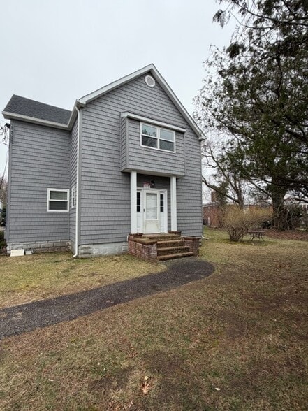 Building Photo - 156 Smithtown Blvd