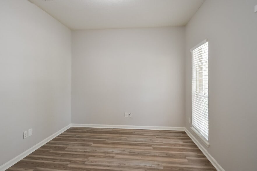 Building Photo - 1962 River Lagoon Trace