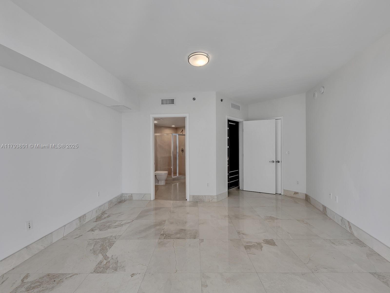 Building Photo - 475 Brickell Ave