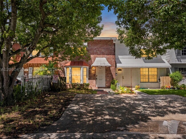 Building Photo - 3609 Townhouse Ct