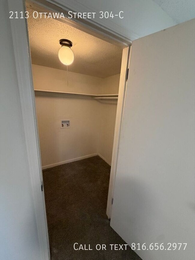 Building Photo - 2113 Ottawa St