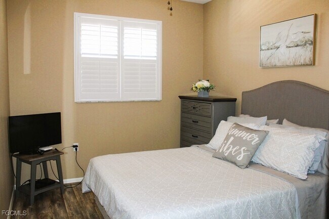 Building Photo - 16685 Lake Cir Dr