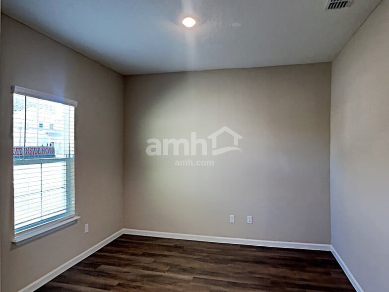 Building Photo - 238 Hemlock Pt