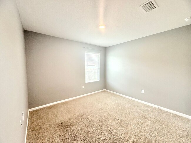 Building Photo - Beautiful 4 Bed/2 Bath Home With 2-Car Garage