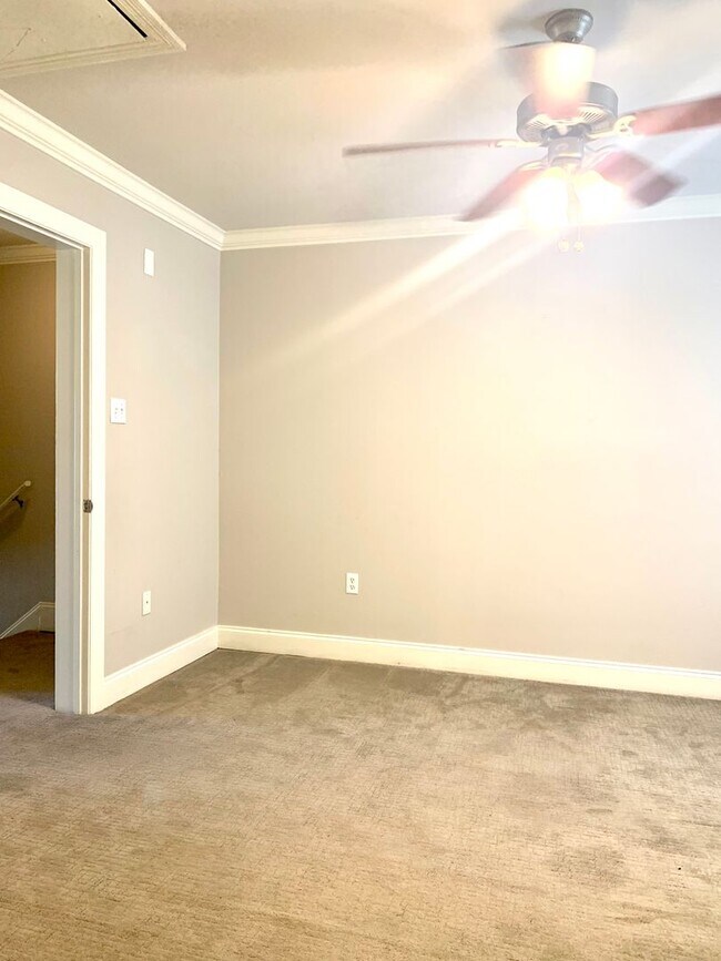 Building Photo - 2BR 2 1/2BA Condominium Denham Springs