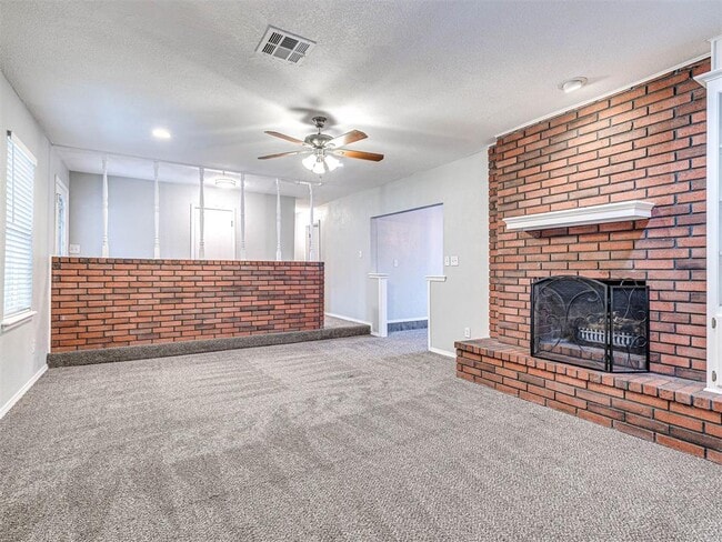 Building Photo - 305 Woodside Dr