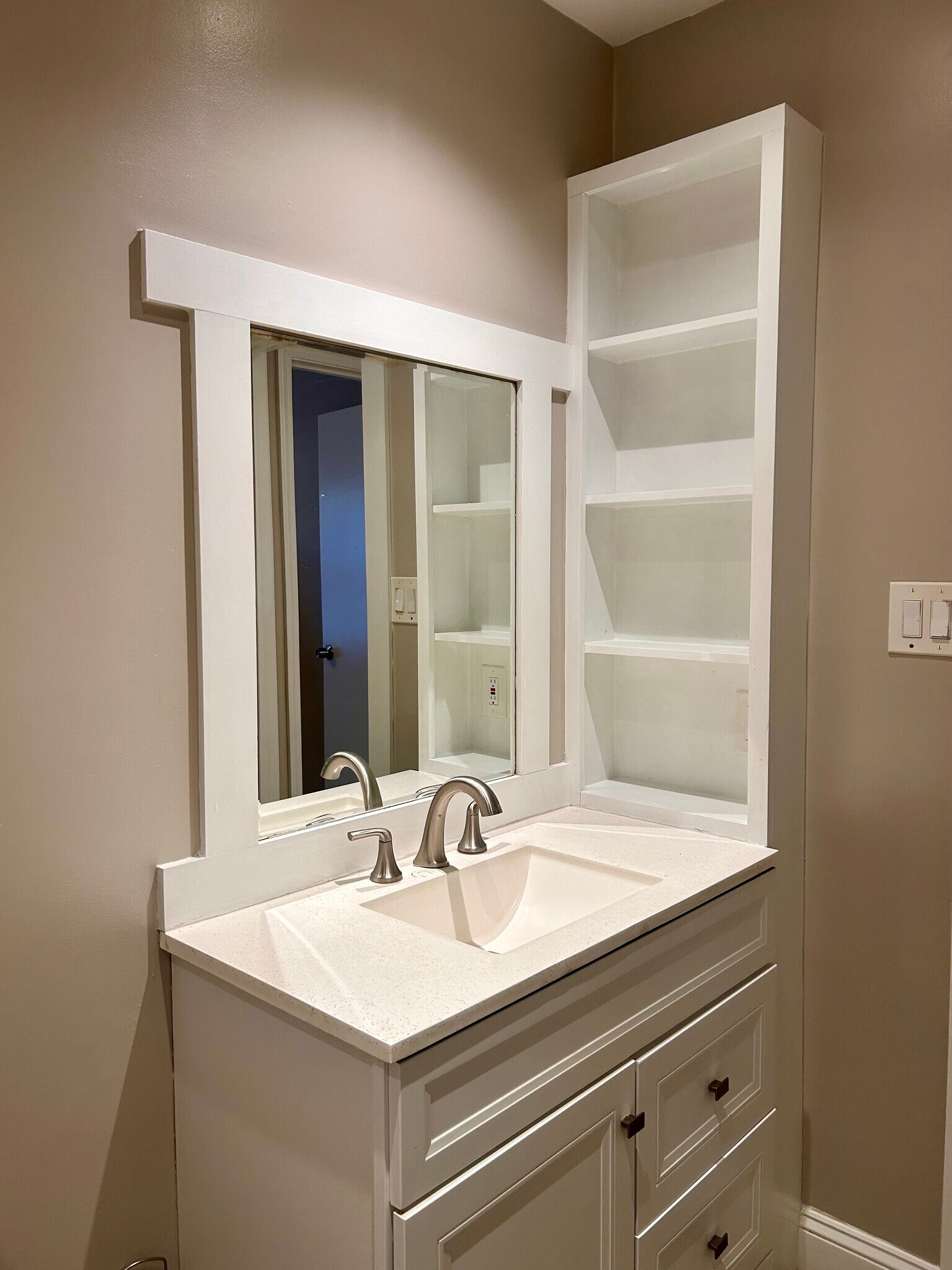 Building Photo - 117 Jennifer Ln SW