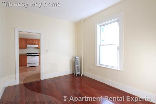 Building Photo - 569 Main St