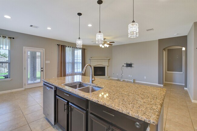 Building Photo - 18226 Russett Green Dr