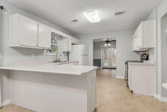 Building Photo - 467 Sandy Ridge Cir