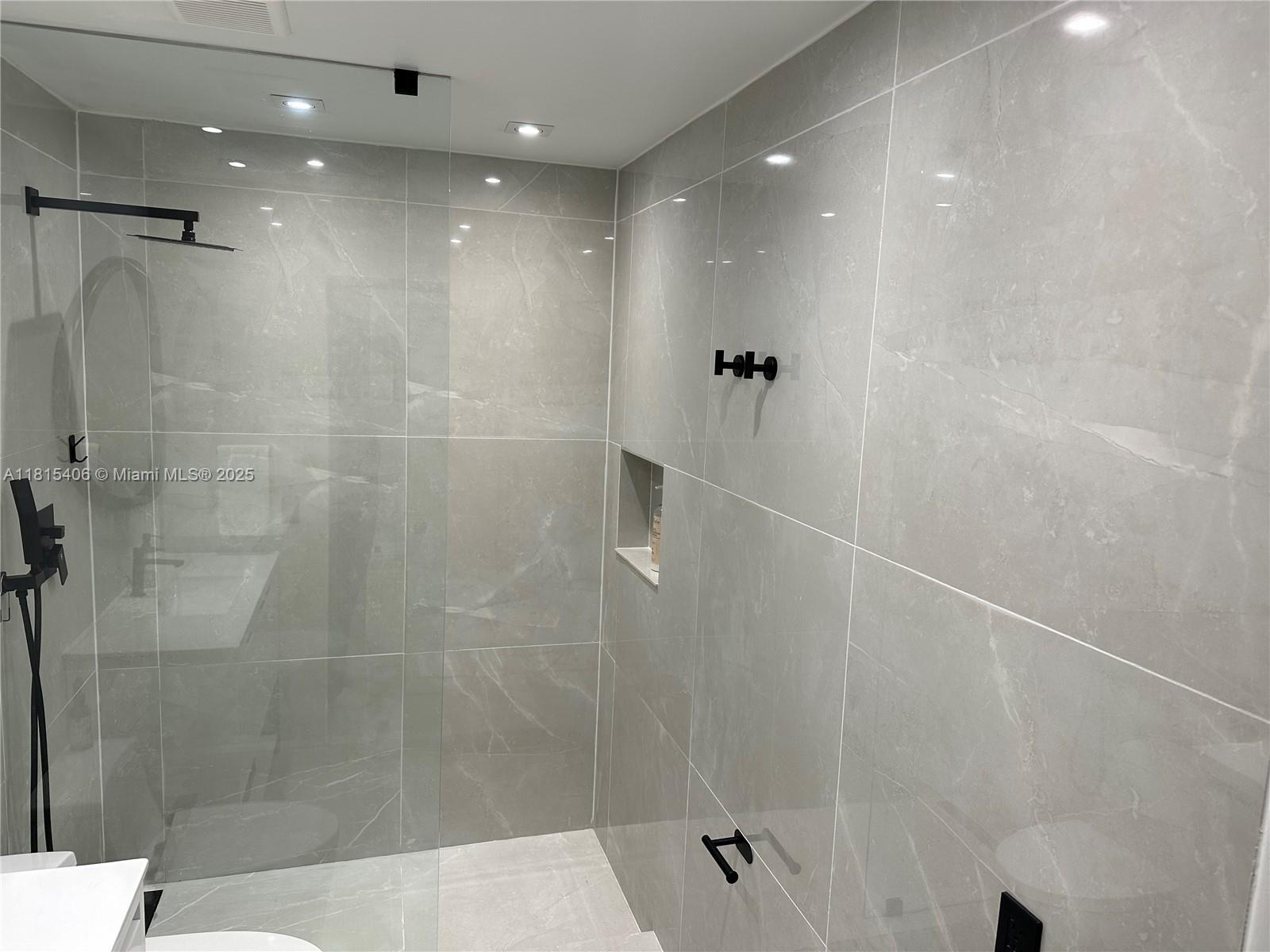 Building Photo - 20903 Leeward Ct