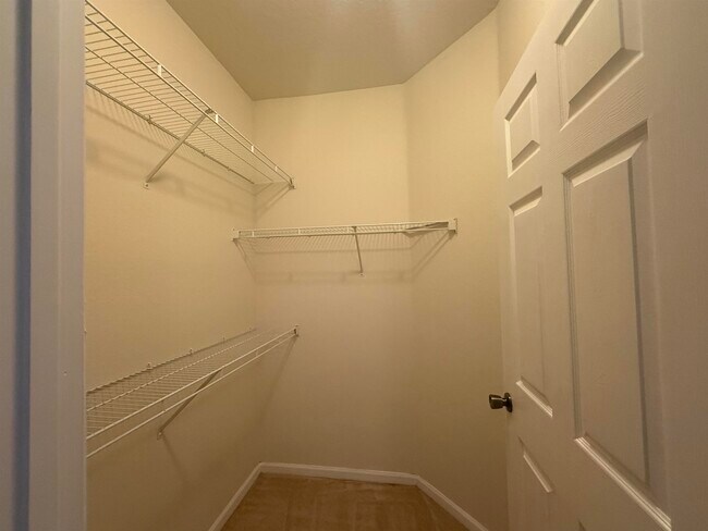 Building Photo - 2801 Chancellorsville Dr