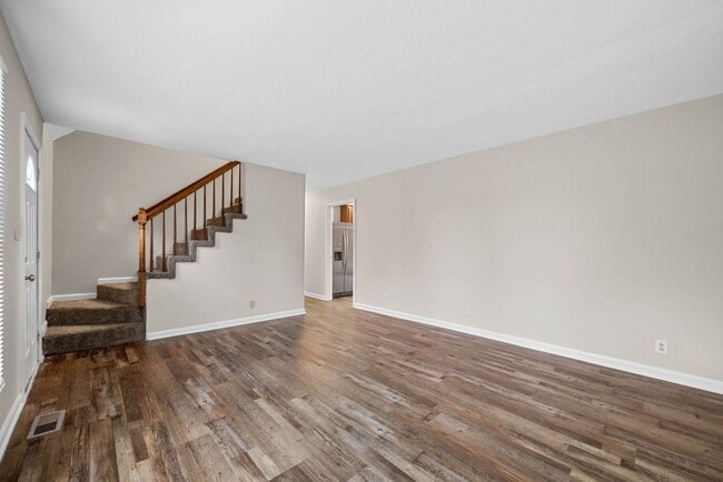 Building Photo - 4 Bedroom 2 Full Bath Pet Friendly Home For Rent!