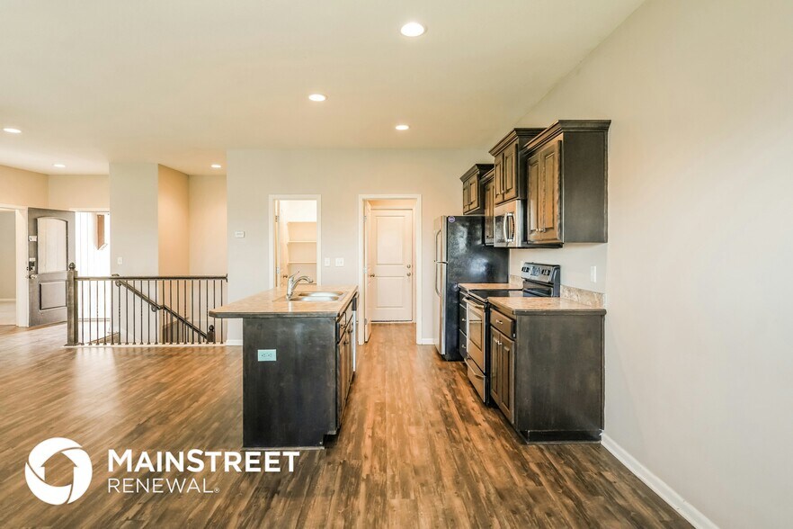 Building Photo - 203 NE Katie Ct