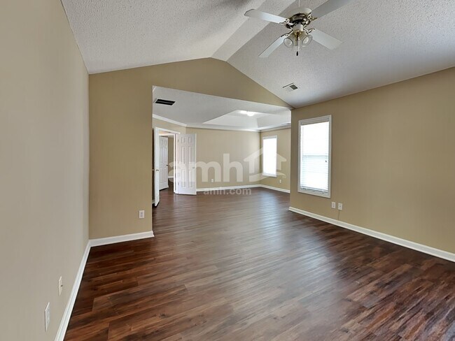 Building Photo - 812 Andora Way SW