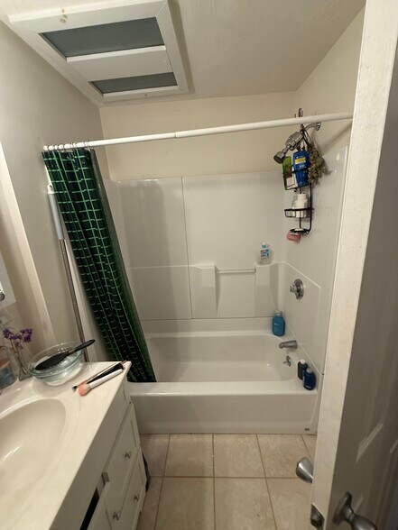 Building Photo - 1054 Cambridge St