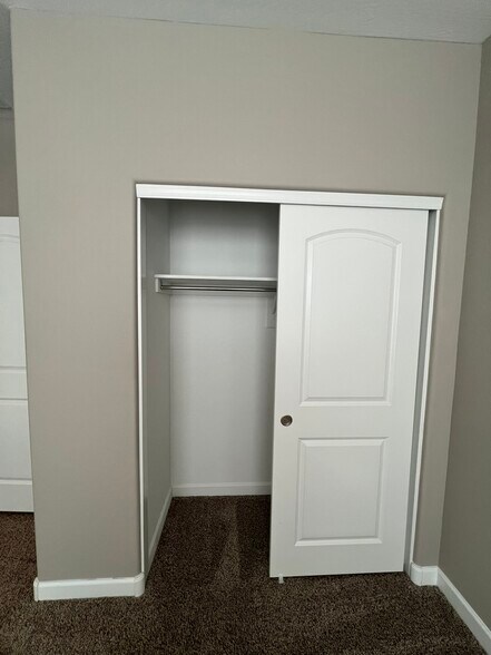 Building Photo - 1255 N Arizona Ave