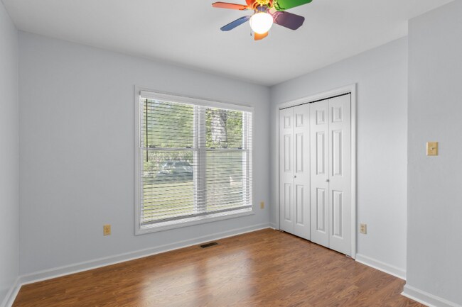 Building Photo - 736 Comet Dr