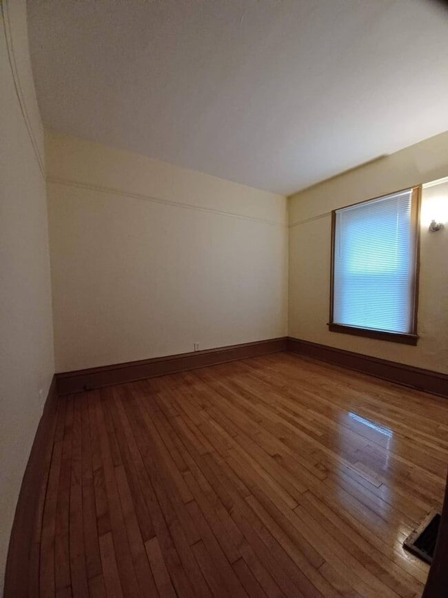 Building Photo - 1259 N Main St