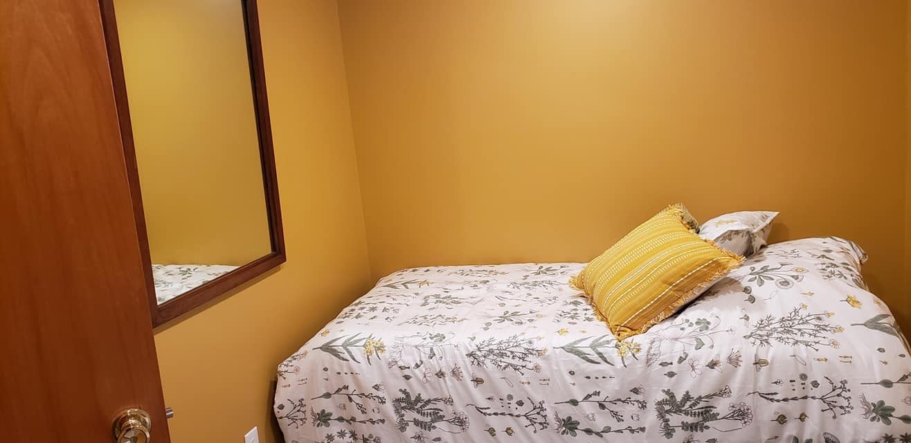 bedroom - 401 S Baltimore St